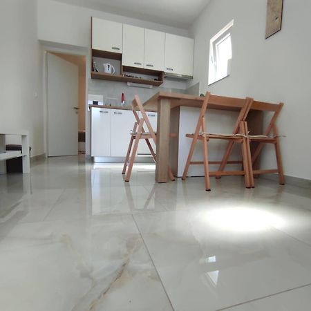 Apartment With Terrace And Garden Pirovac Ngoại thất bức ảnh