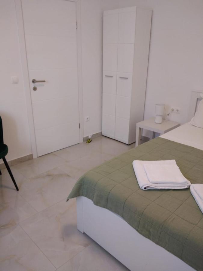 Apartment With Terrace And Garden Pirovac Ngoại thất bức ảnh