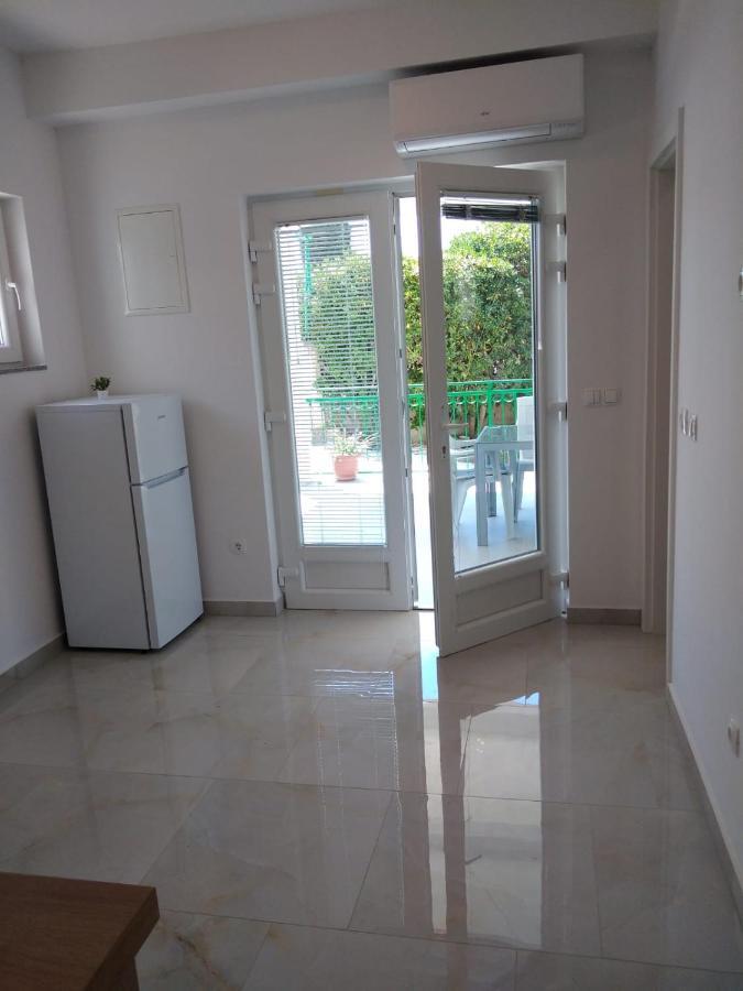 Apartment With Terrace And Garden Pirovac Ngoại thất bức ảnh