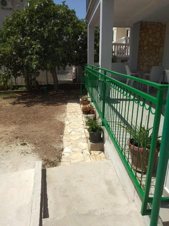 Apartment With Terrace And Garden Pirovac Ngoại thất bức ảnh
