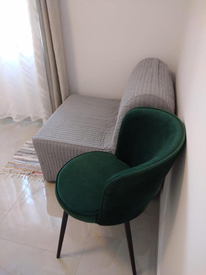Apartment With Terrace And Garden Pirovac Ngoại thất bức ảnh