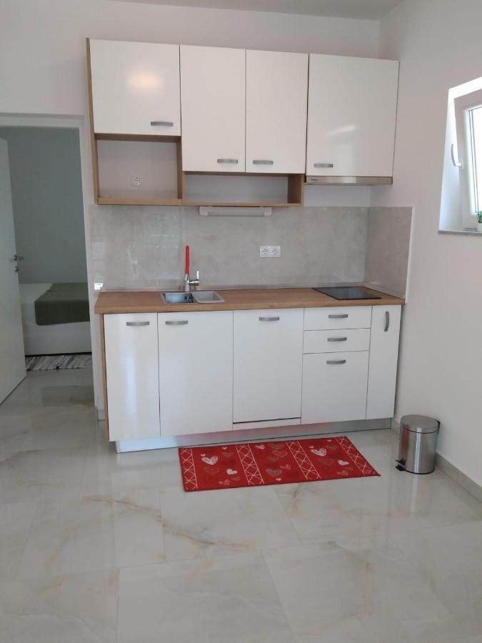 Apartment With Terrace And Garden Pirovac Ngoại thất bức ảnh