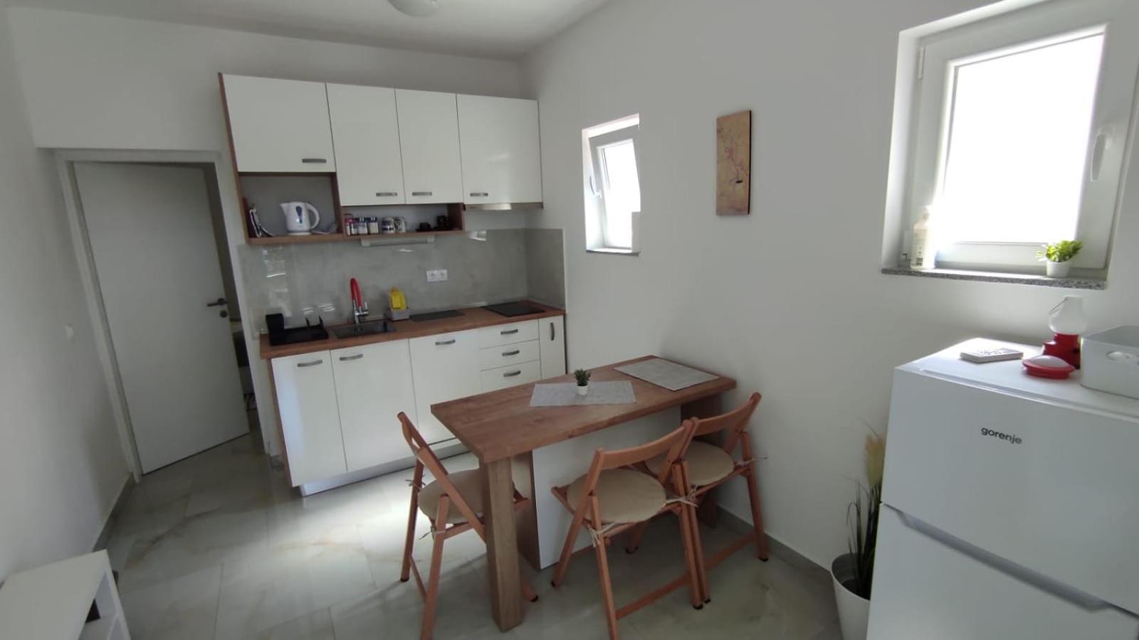 Apartment With Terrace And Garden Pirovac Ngoại thất bức ảnh