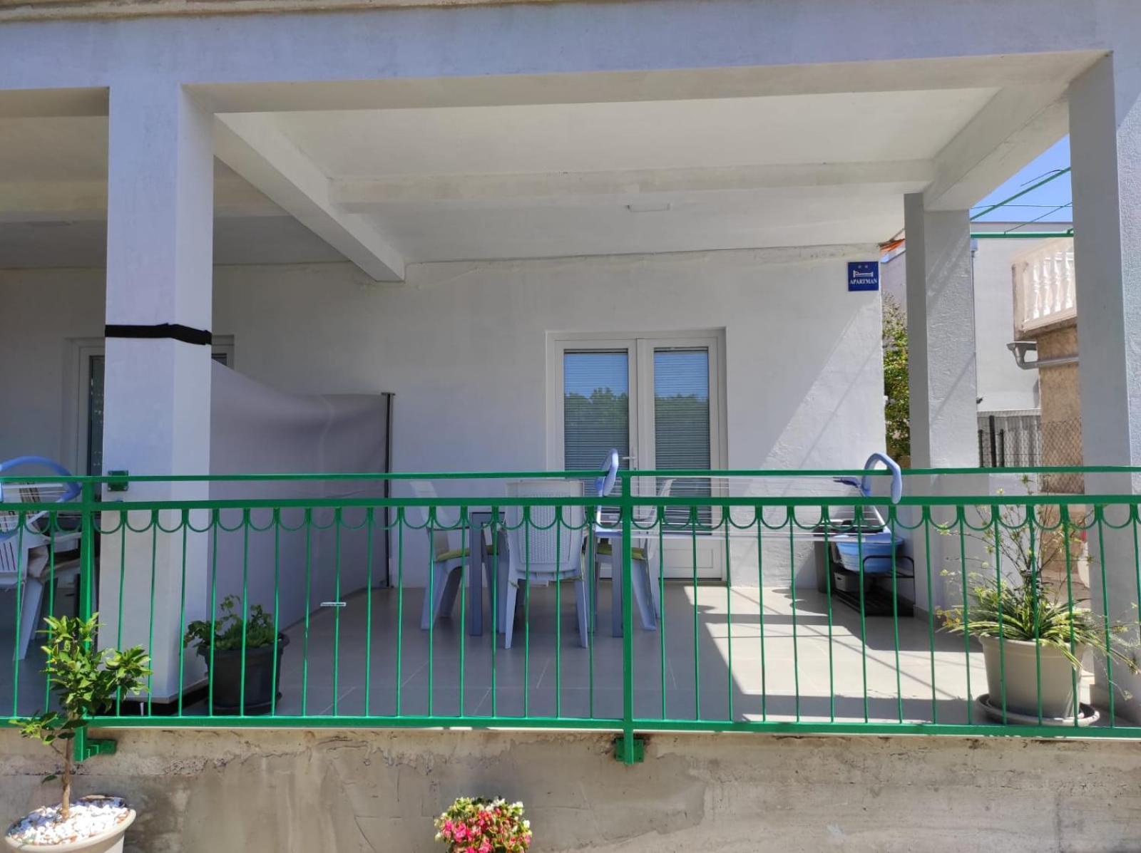 Apartment With Terrace And Garden Pirovac Ngoại thất bức ảnh