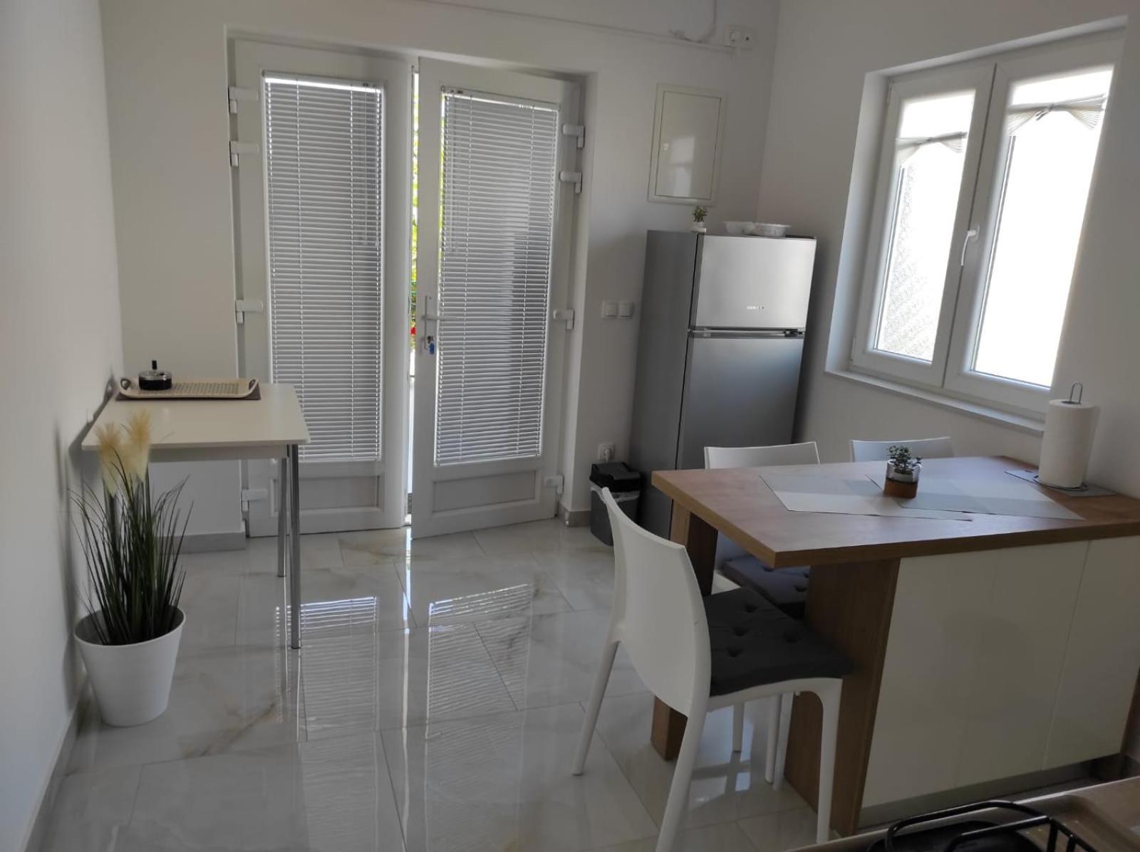 Apartment With Terrace And Garden Pirovac Ngoại thất bức ảnh