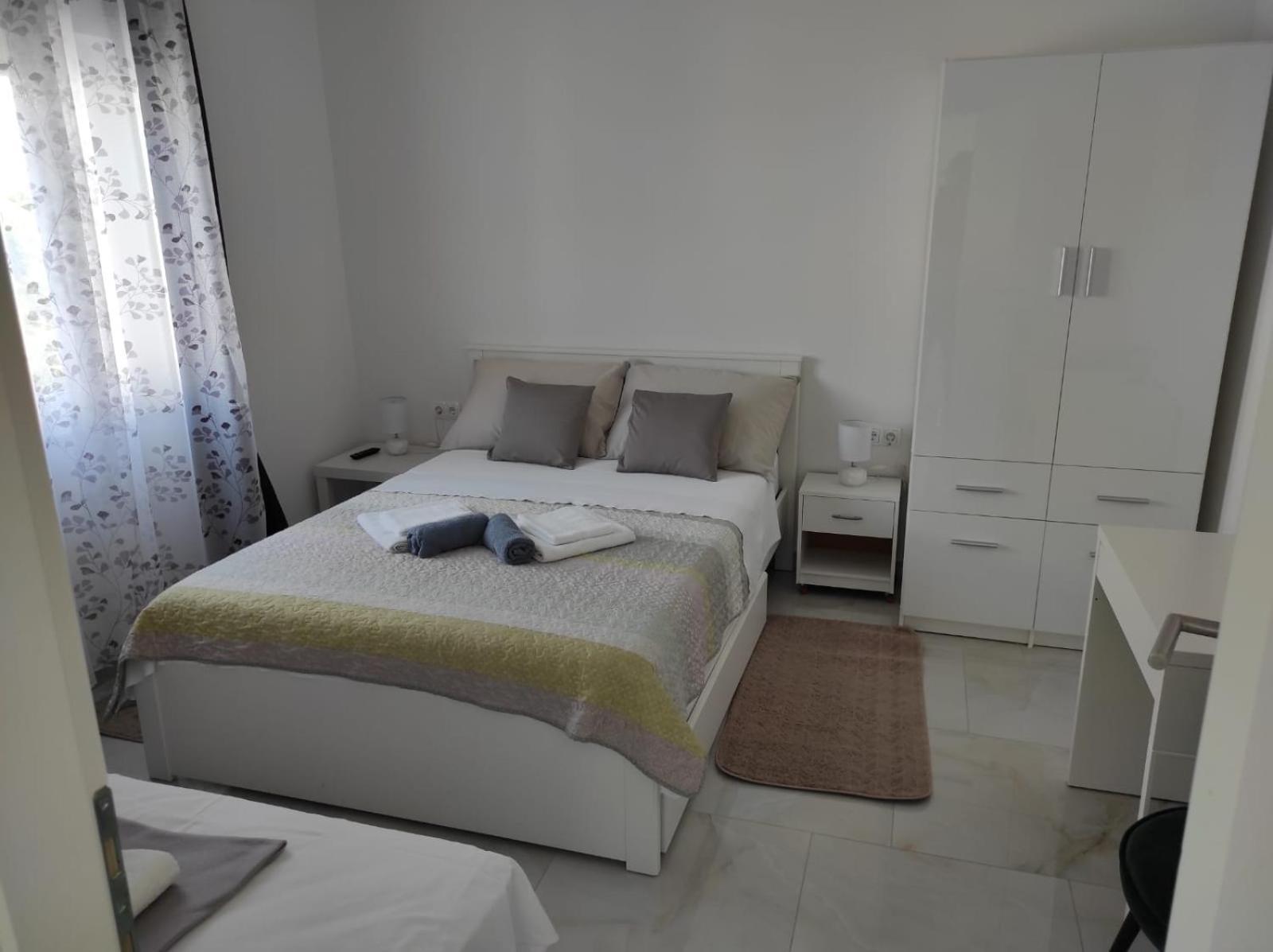 Apartment With Terrace And Garden Pirovac Ngoại thất bức ảnh