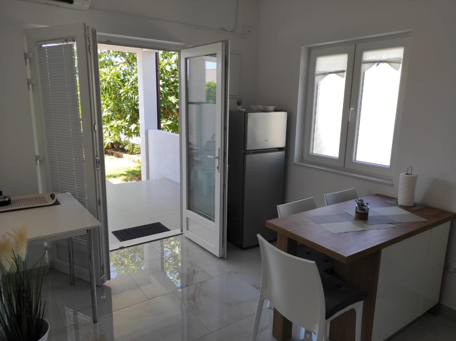 Apartment With Terrace And Garden Pirovac Ngoại thất bức ảnh