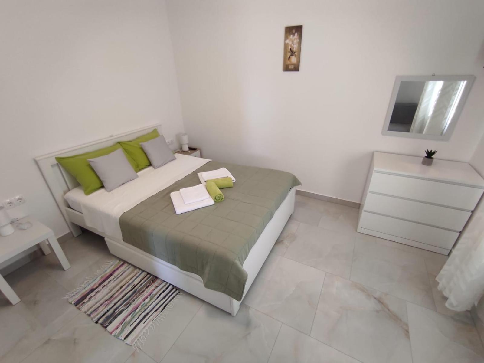 Apartment With Terrace And Garden Pirovac Ngoại thất bức ảnh
