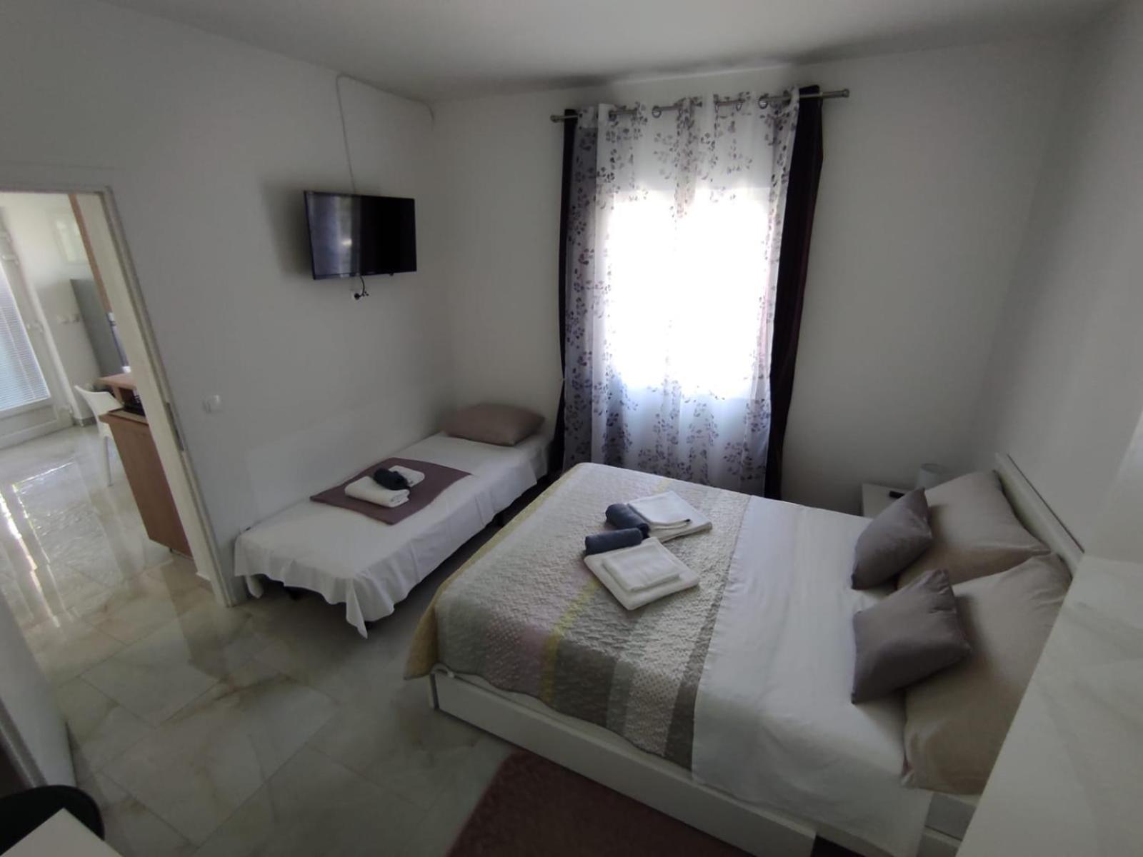 Apartment With Terrace And Garden Pirovac Ngoại thất bức ảnh