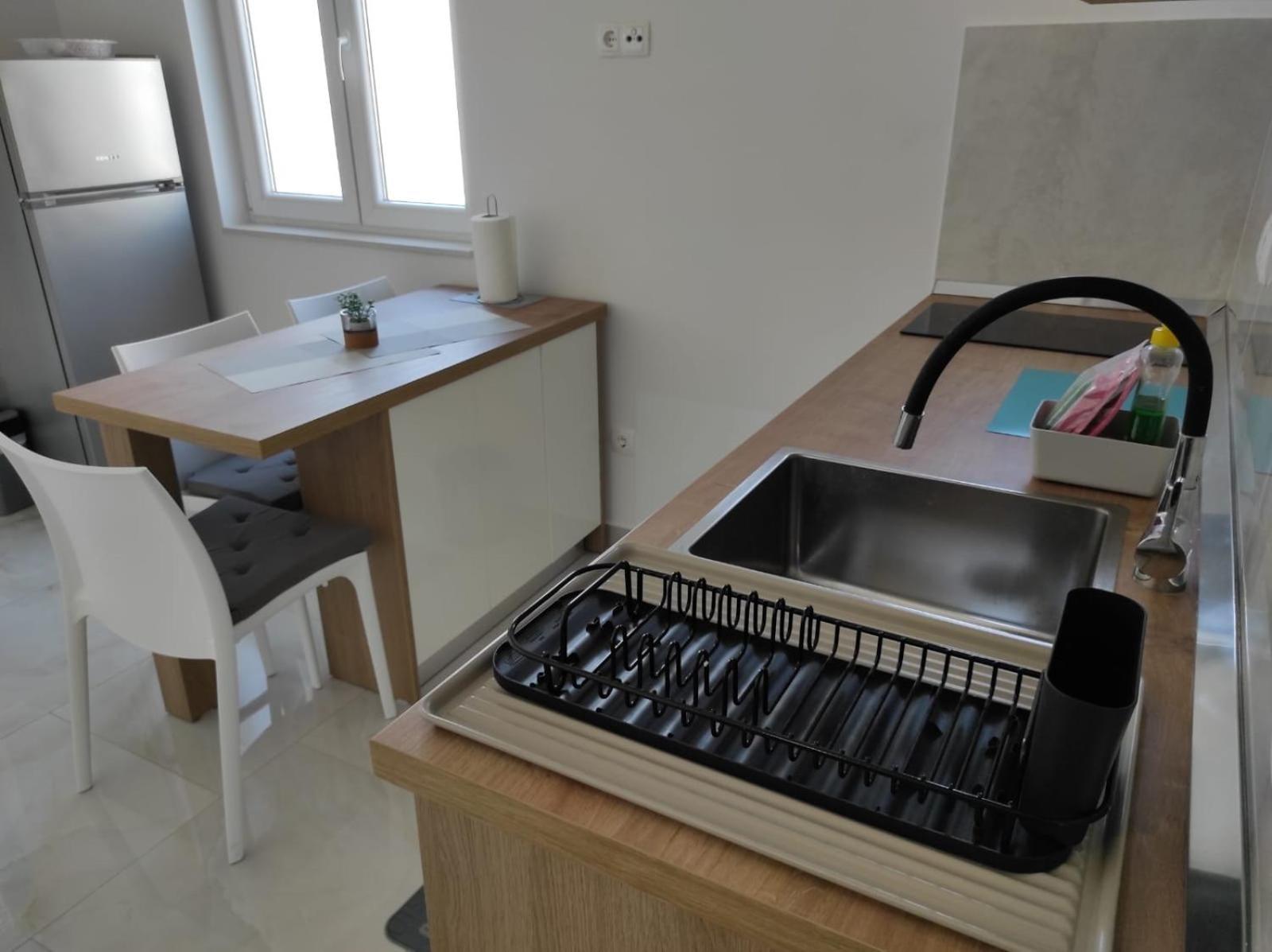 Apartment With Terrace And Garden Pirovac Ngoại thất bức ảnh
