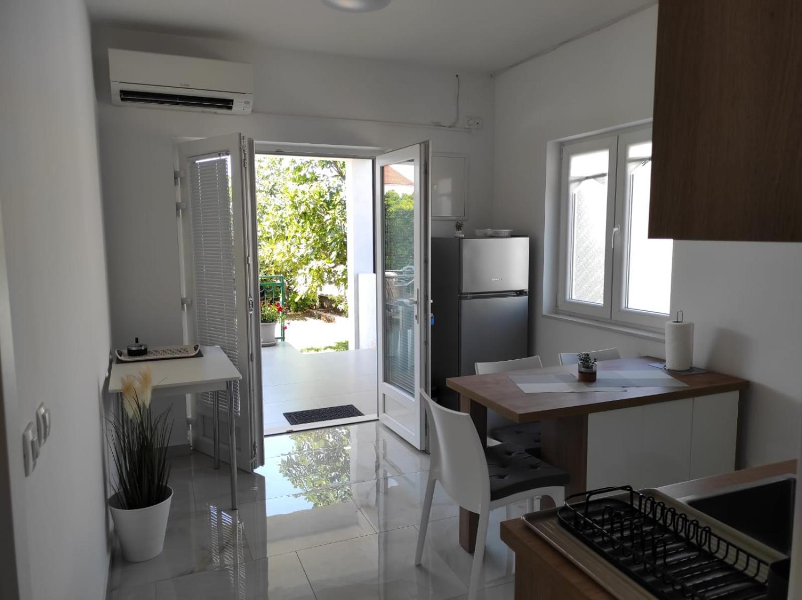 Apartment With Terrace And Garden Pirovac Ngoại thất bức ảnh